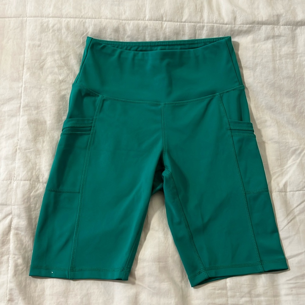 Ebb & Flow biker shorts kelly green‎ double pockets inseam 9”